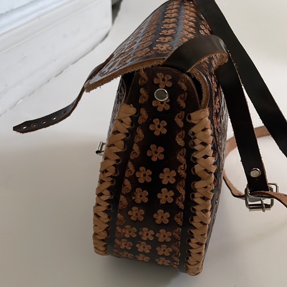Boho non-branded floral carved Leather Crossbody Bag NWOT - Picture 8 of 11